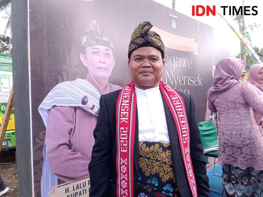 Kepala Desa Sukarara Saman Budi. (IDN Times/Muhammad Nasir)