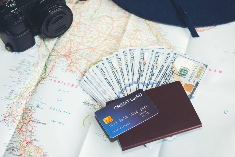 ilustrasi budget untuk traveling ke luar negeri (freepik.com/jcomp)