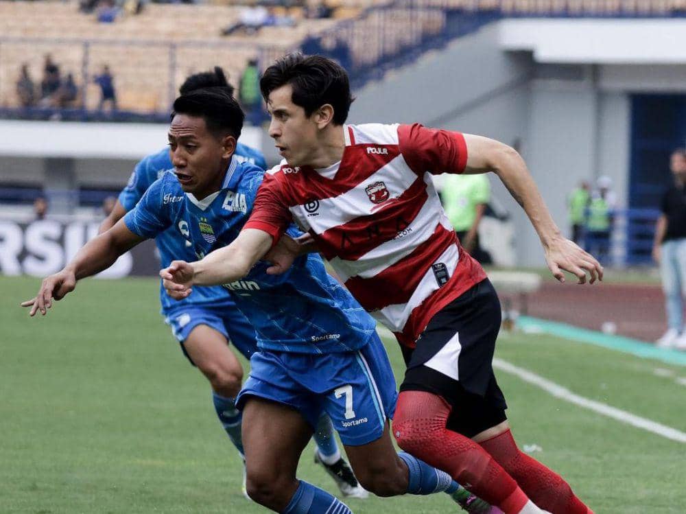 Madura United saat menghadapi Persib Bandung pada putaran pertama di Liga 1 Indonesia 2023/2024. (instagram.com/maduraunited.fc)