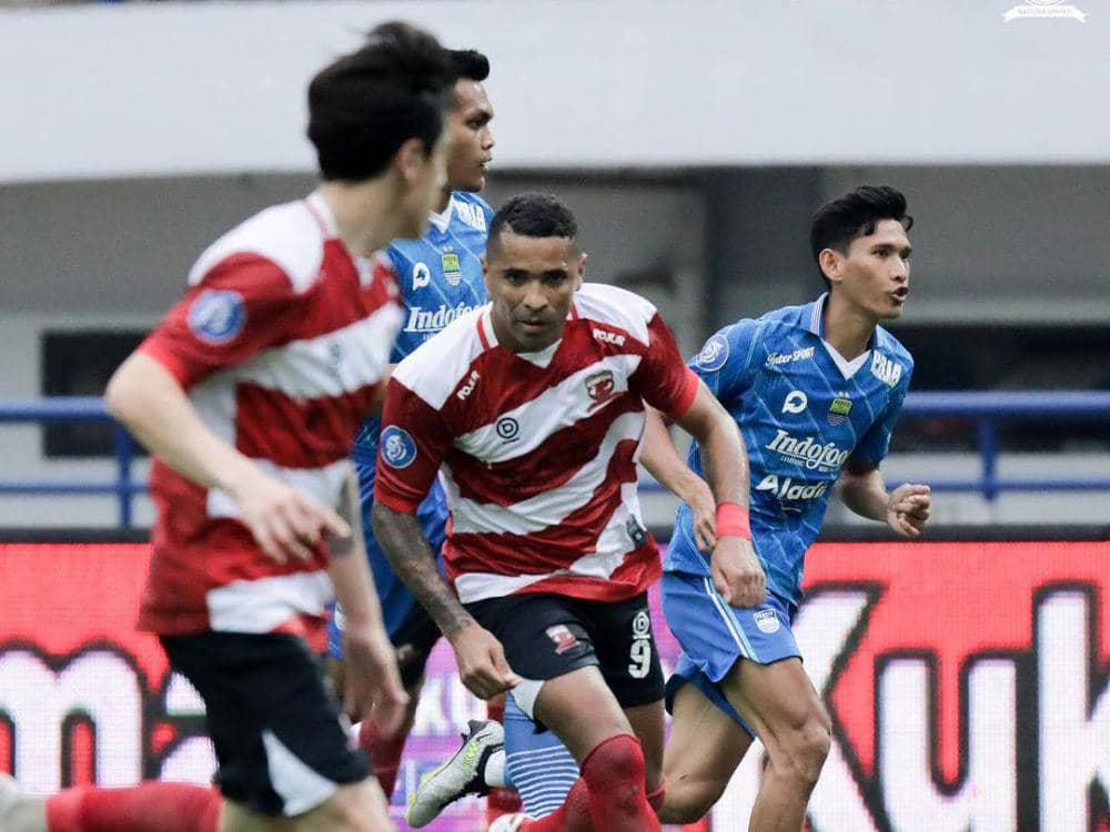 Madura United saat menghadapi Persib Bandung pada putaran pertama di Liga 1 Indonesia 2023/2024. (instagram.comp/maduraunited.fc)