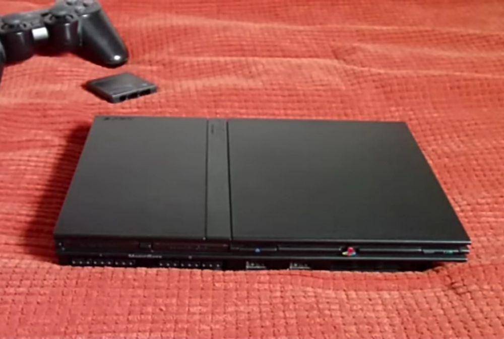 PS2 Slim (youtube.com/Dell0304)