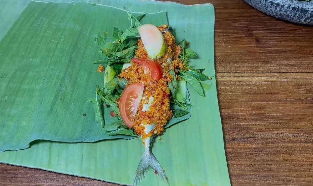 ilustrasi membuat pepes ikan kembung (youtube.com/Ceceromed Kitchen)