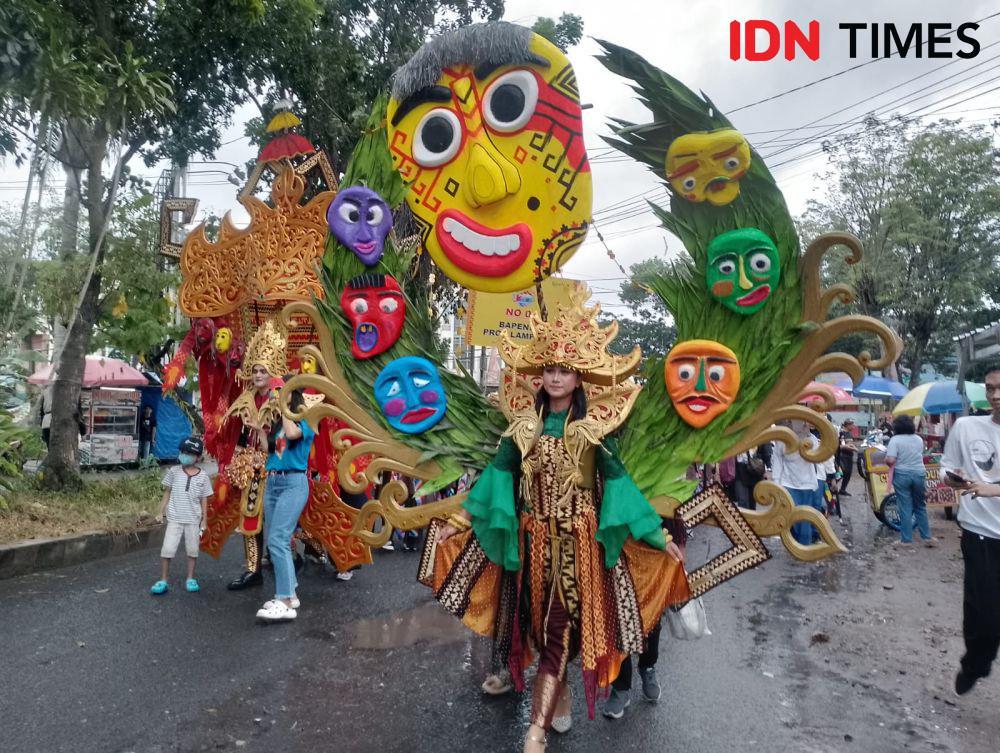 Semarak Krakatau Fest 2023, Karnaval Topeng Hiasi Jalan Bandar Lampung