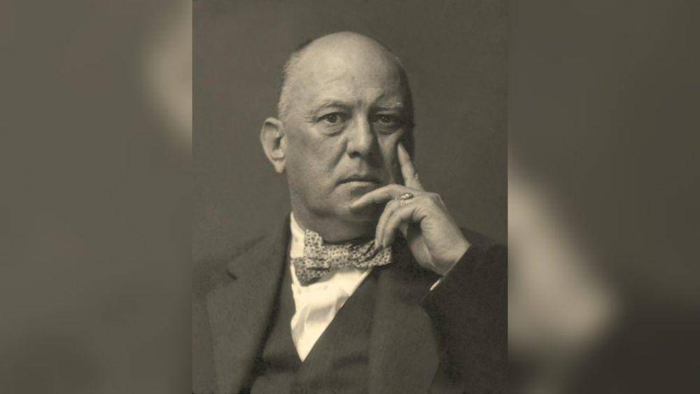 potret Aleister Crowley (commons.wikimedia.org/Aleister Crowley)