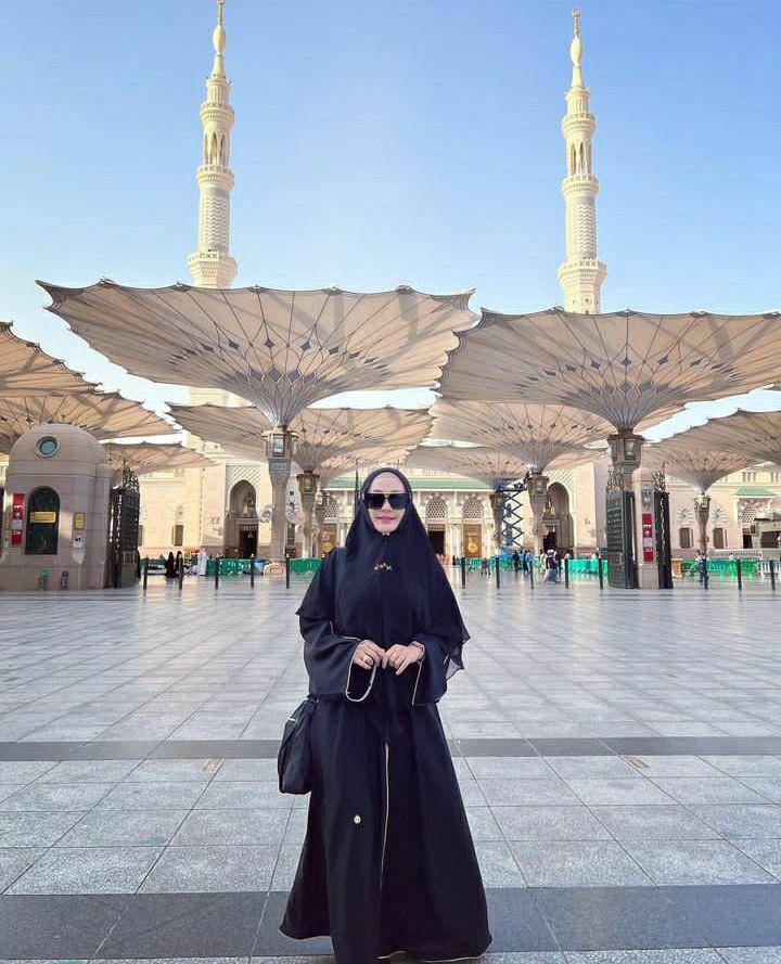 potret Eddies Adellia ibadah haji (instagram.com/eddiesadellia)