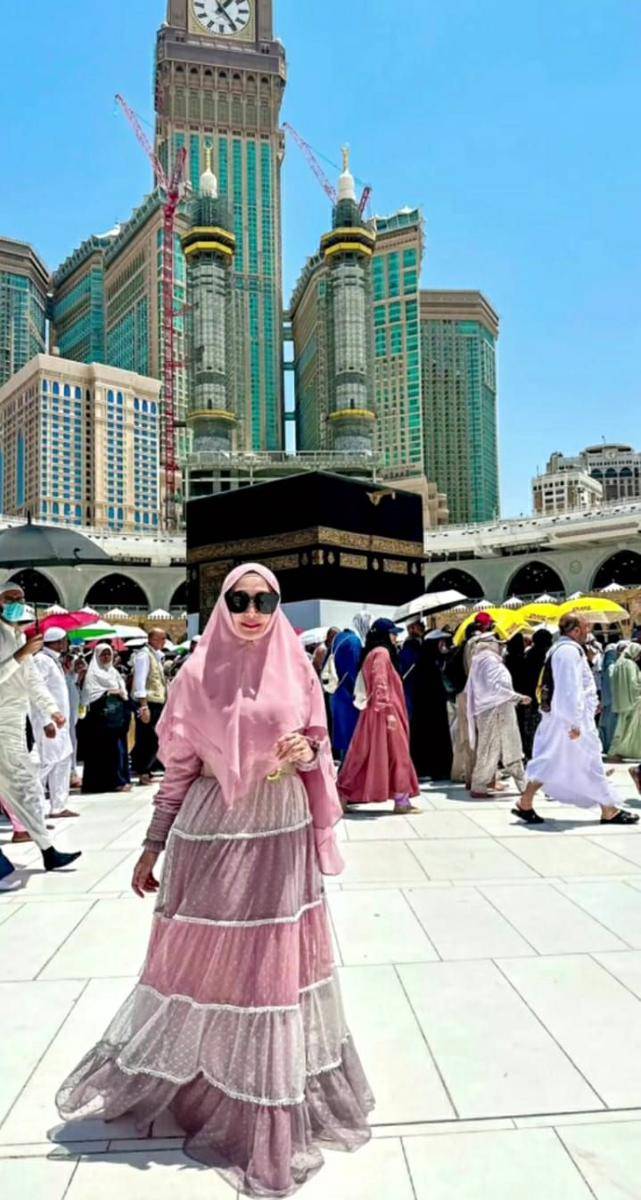 potret Eddies Adellia ibadah haji (instagram.com/eddiesadellia)
