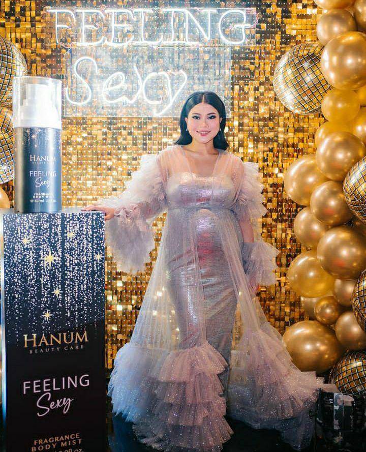 Potret Hanum Mega di grand launching produk sendiri (instagram.com/real.hanummegaa)