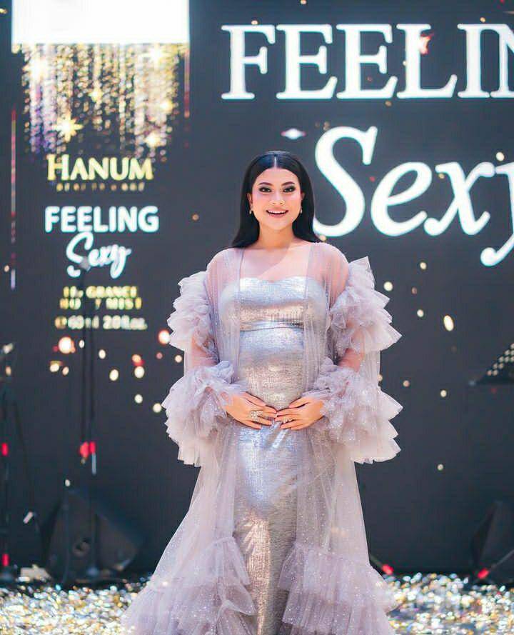 Potret Hanum Mega di grand launching produk sendiri (instagram.com/real.hanummegaa)