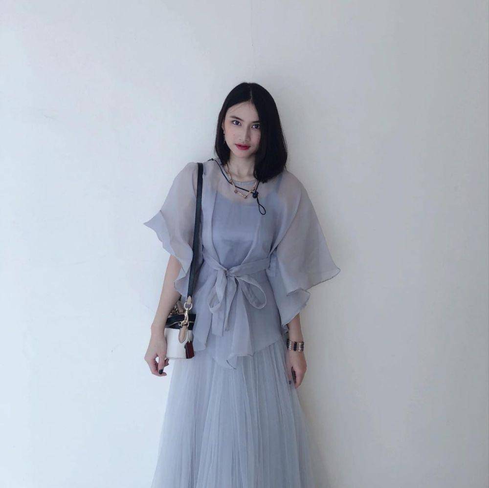 Baju kondangan ala Frieska Anastasia (instagram.com/frieskatch)