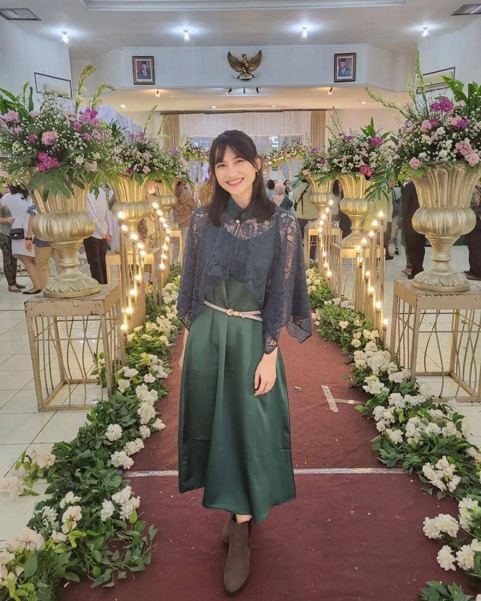 Baju kondangan ala Frieska Anastasia (instagram.com/frieskatch)
