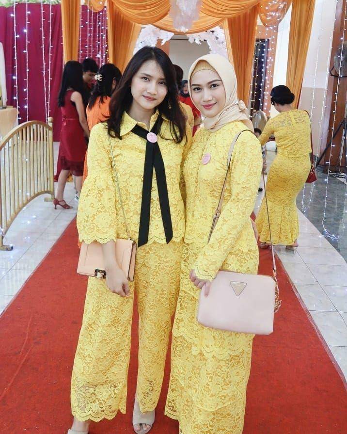 Baju kondangan ala Frieska Anastasia (instagram.com/frieskatch)