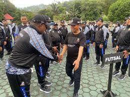 Plh Gubernur Papua, Muhammad Ridwan Rumasukun, melepas kontingen Korpri Papua 2023 ke ajang Pornas Korpri XVI Jawa Tengah. (IDN Times/Istimewa)