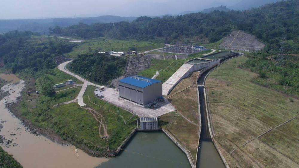 Pembangkit Listrik Tenaga Air (PLTA) Rajamandala di Kabupaten Cianjur, Jawa Barat, berkapasitas 47 MW dengan memanfaatkan aliran sungai Citarum hasil keluaran PLTA Saguling. (Dok. PLN)
