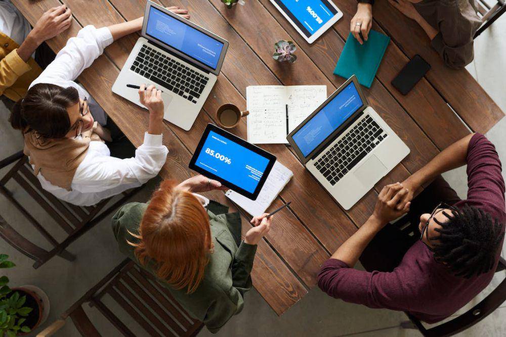 Group Discussion (pexels.com/fauxels)