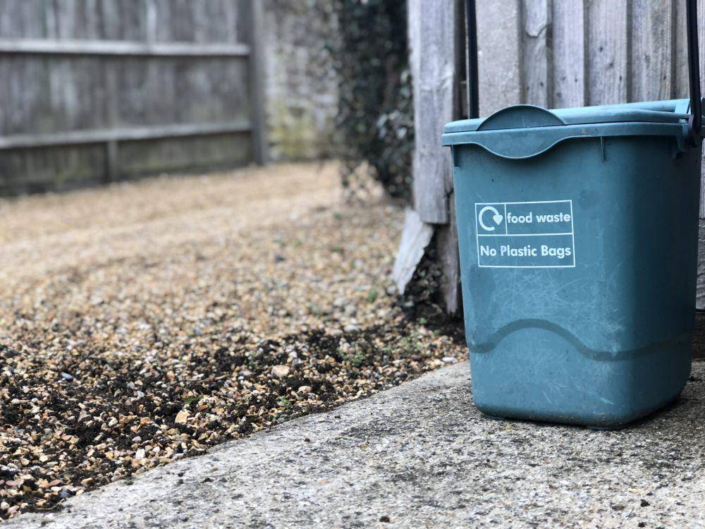 ilustrasi tempat sampah (unsplash.com/@pavalerio)