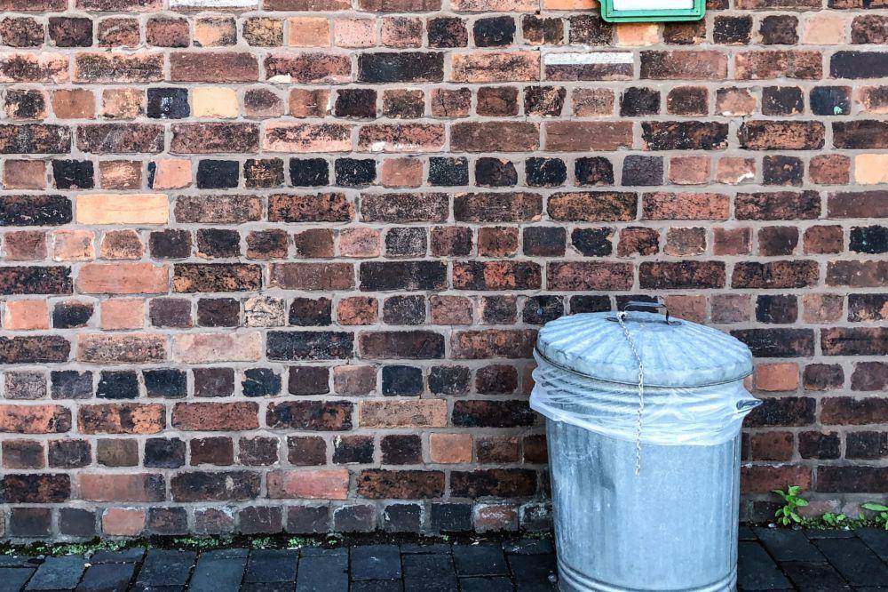 ilustrasi tempat sampah (unsplash.com/@peetwillis)
