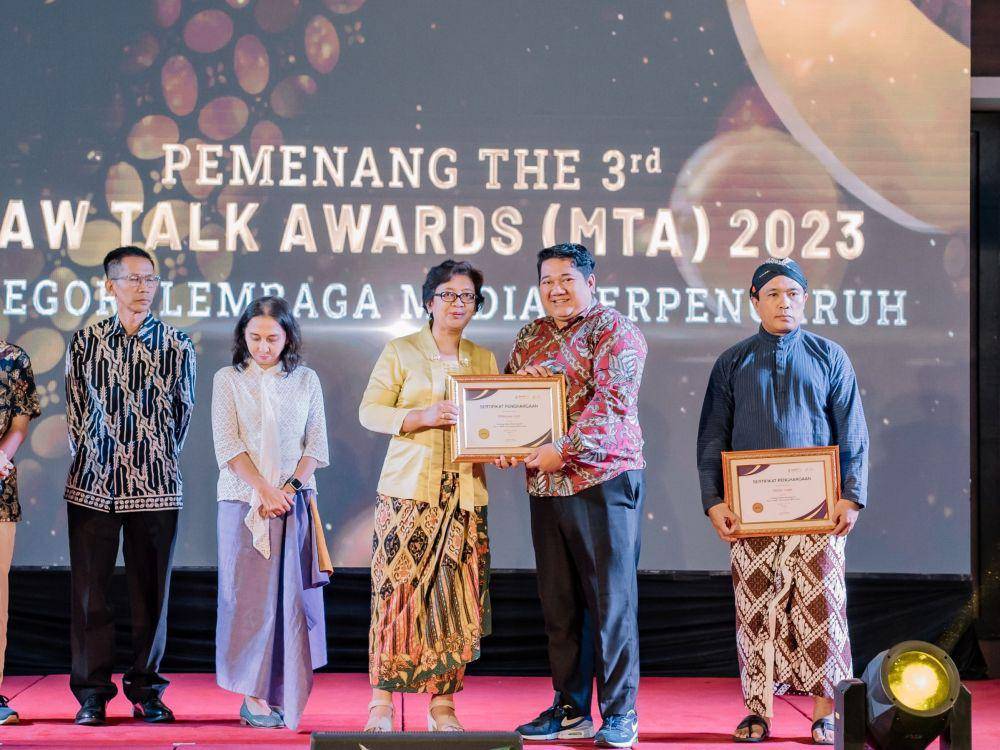 IDN Times menerima MAW Talk Awards untuk kategori Lembaga Media Berpengaruh 2023 (Dok. MAW Talk)