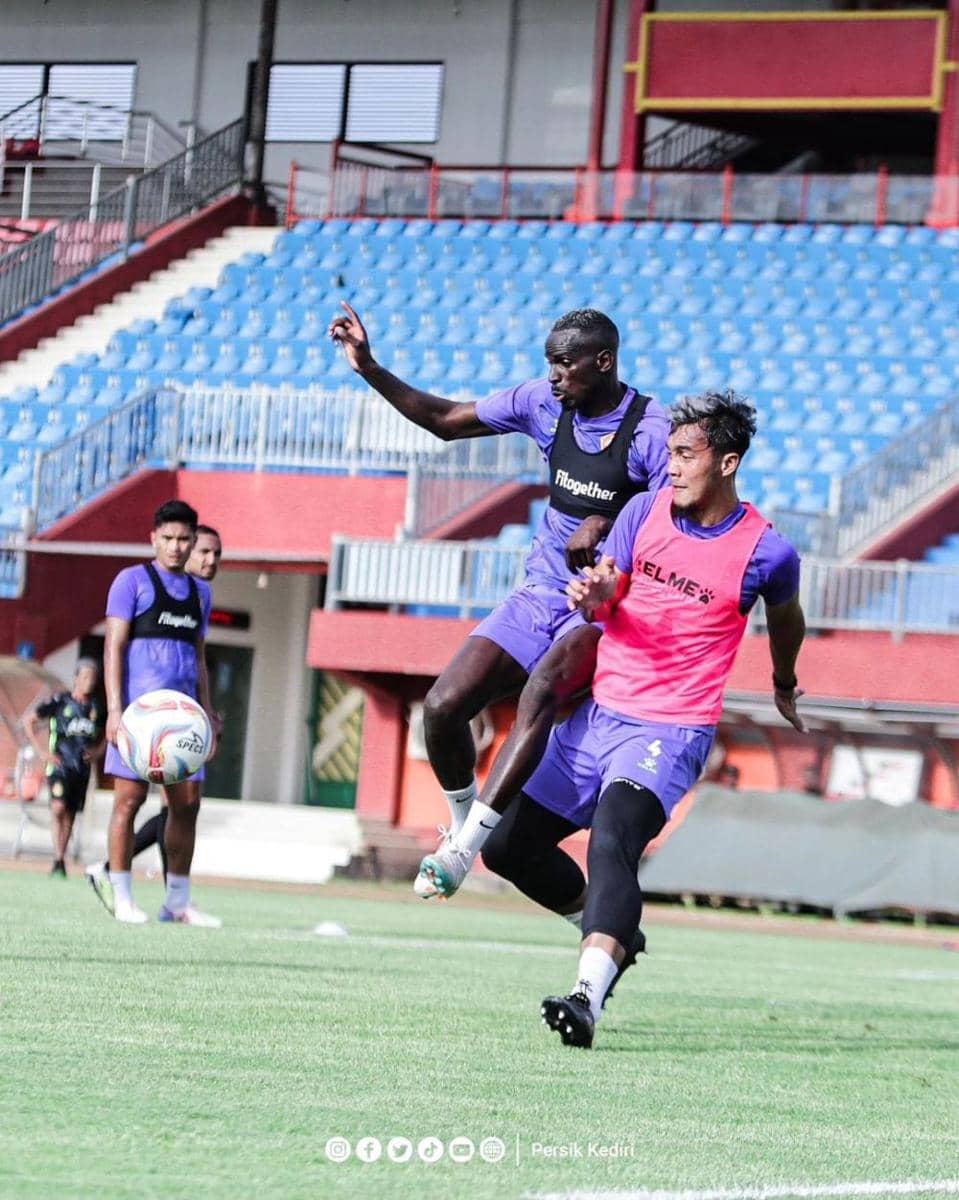 Pemain Persik Kediri saat berlatih. Instagram.com/@persikfcofficial