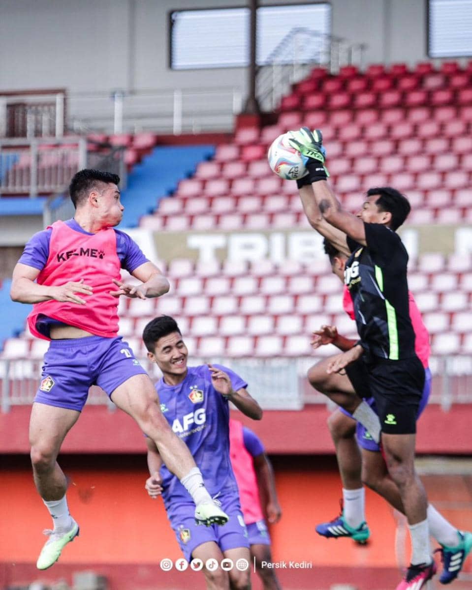 Pemain Persik Kediri saat berlatih. Instagram.com/@persikfcofficial