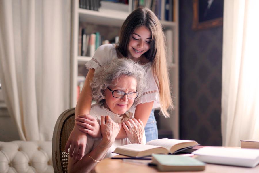 5 Cara Mengapresiasi Nenek saat Berkunjung, Mudah dan Menyentuh!