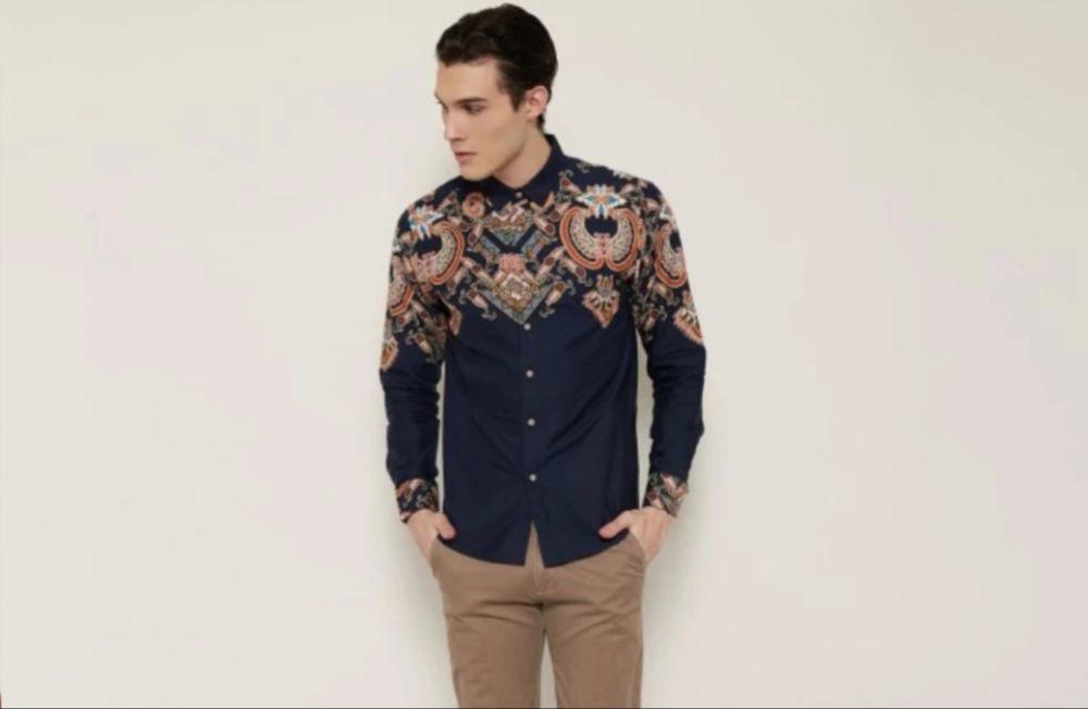 10 Rekomendasi Kemeja Batik Pria, Tampilan Berkelas!
