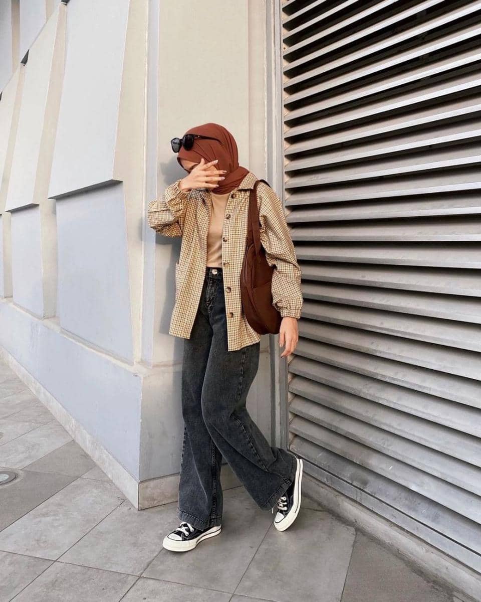 padu padan celana jeans selebgram Indisyindi (instagram.com/indisyindi)