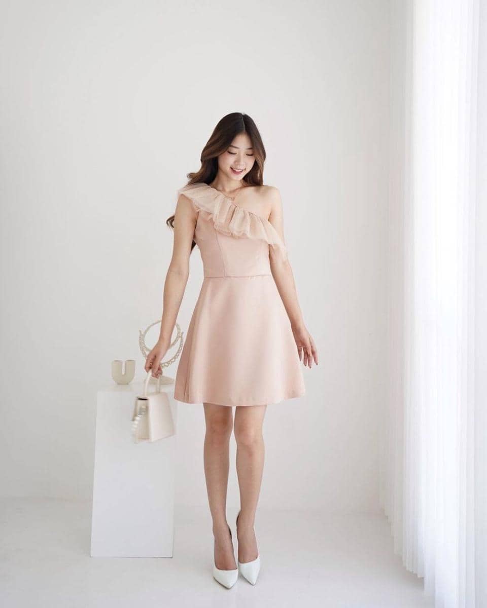 Style pesta ala Nesya Rhenata. (instagram.com/nesyarhenata)