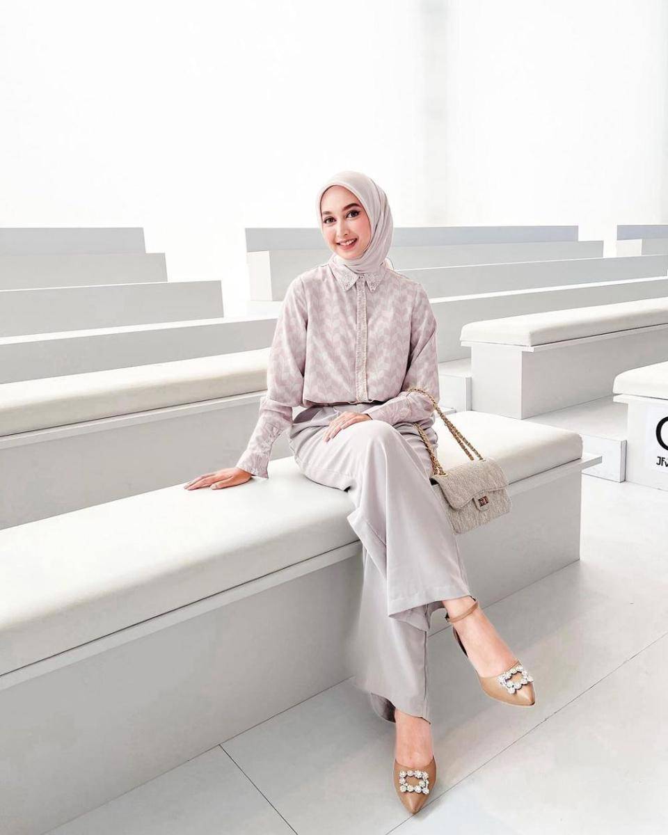 inspirasi outfit hijab semi formal ala Indira Hapsari (instagram.com/indirahapsari)