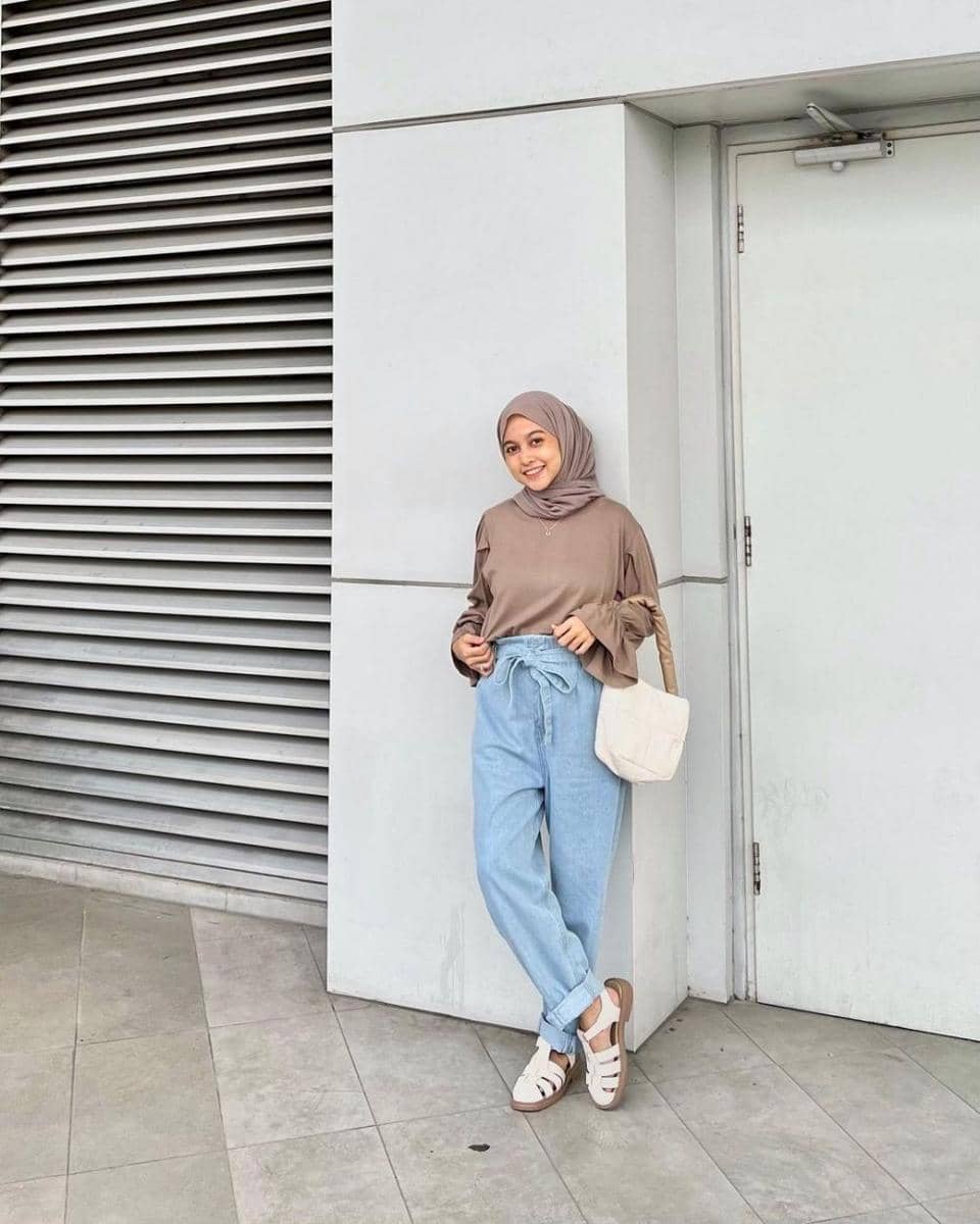 padu padan celana jeans selebgram Indisyindi (instagram.com/indisyindi)