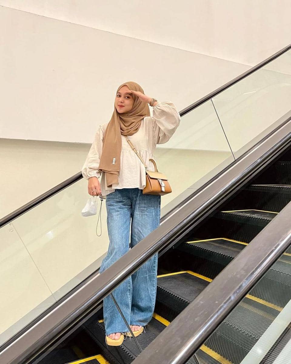 padu padan celana jeans selebgram Indisyindi (instagram.com/indisyindi)