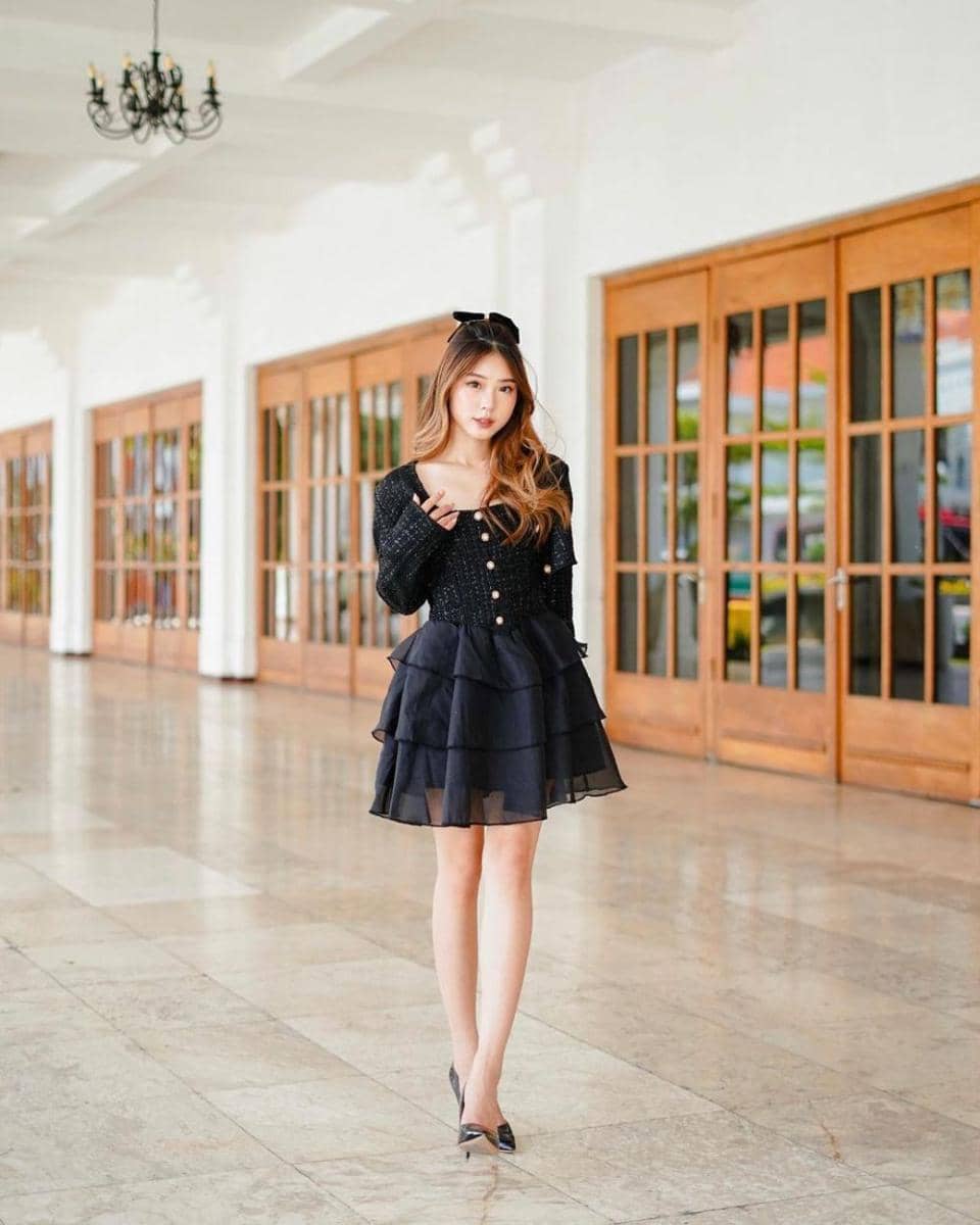 Style pesta ala Nesya Rhenata. (instagram.com/nesyarhenata)