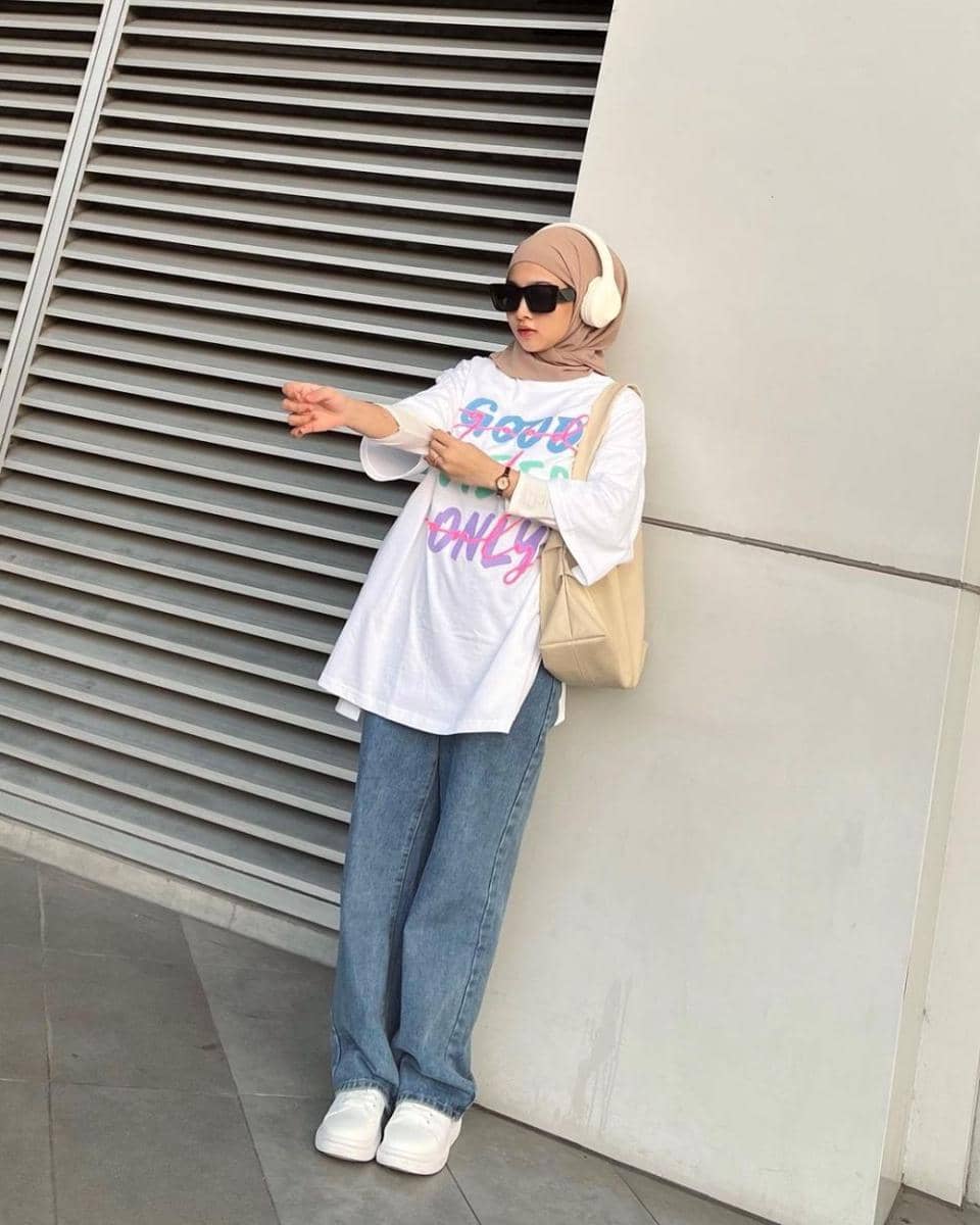 padu padan celana jeans selebgram Indisyindi (instagram.com/indisyindi)