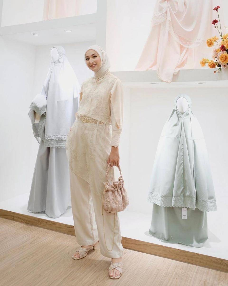 inspirasi outfit hijab semi formal ala Indira Hapsari (instagram.com/indirahapsari)