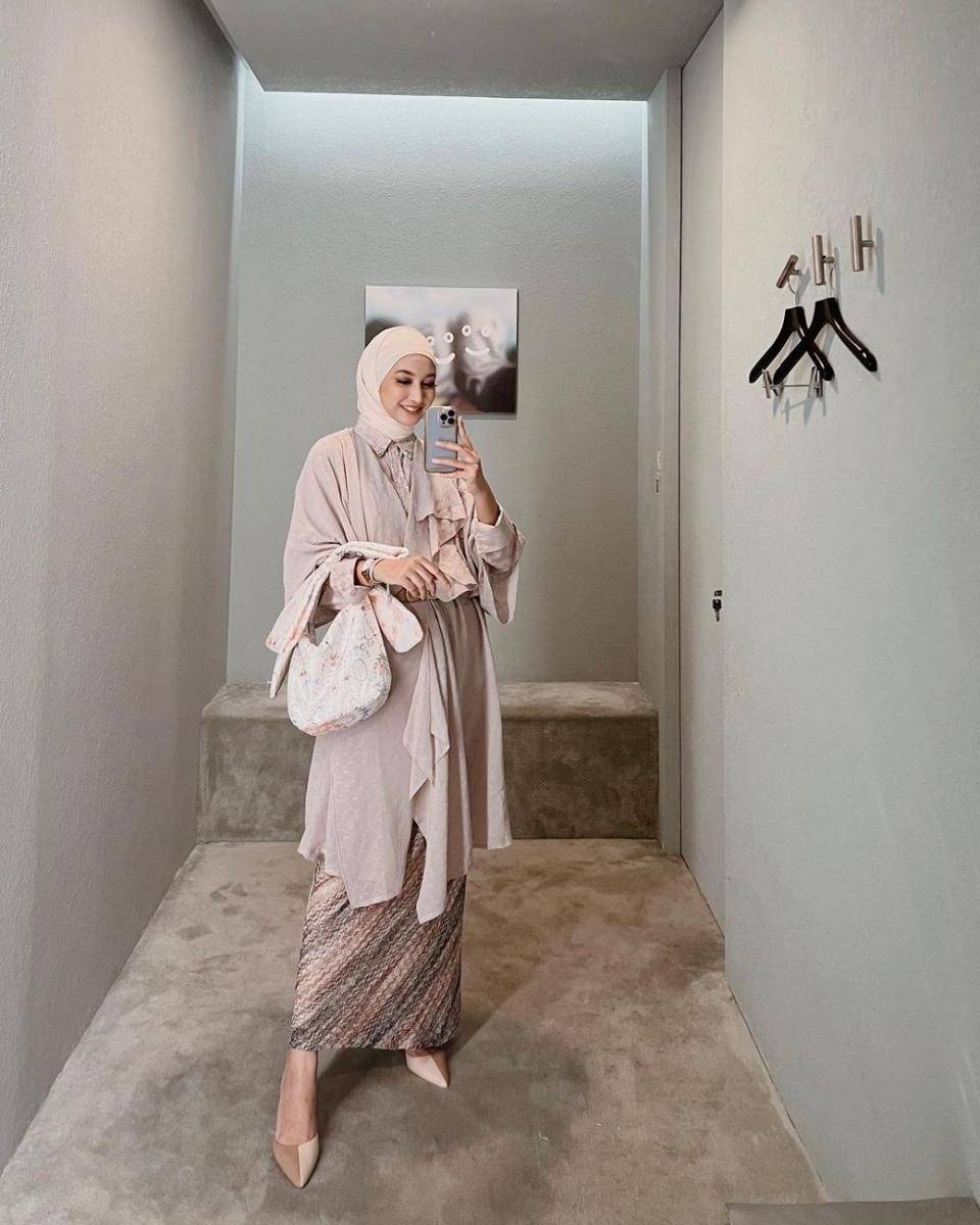 inspirasi outfit hijab semi formal ala Indira Hapsari (instagram.com/indirahapsari)