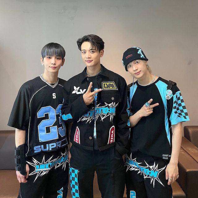 foto grup SHINee: Key (kiri), Minho (tengah), Taemin (kanan) (instagram.com/shinee)