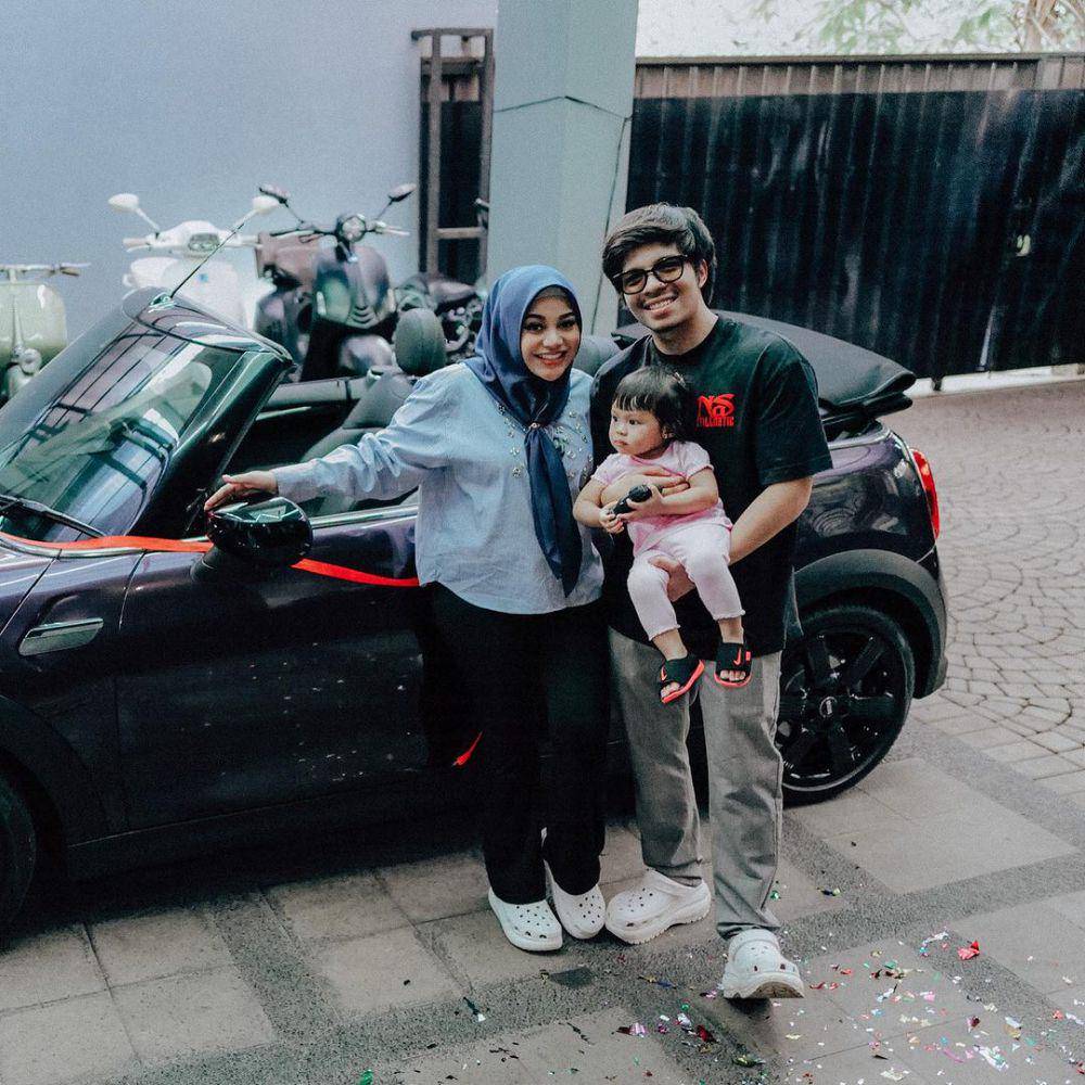 momen Atta Halilintar beri kado untuk Aurel Hermansyah (instagram.com/attahalilintar)