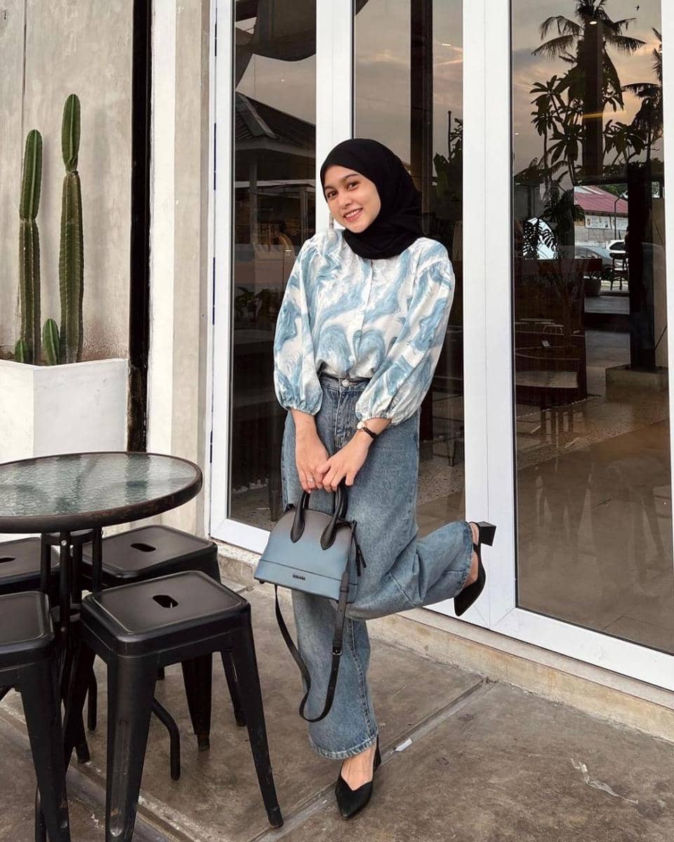 padu padan celana jeans selebgram Indisyindi (instagram.com/indisyindi)
