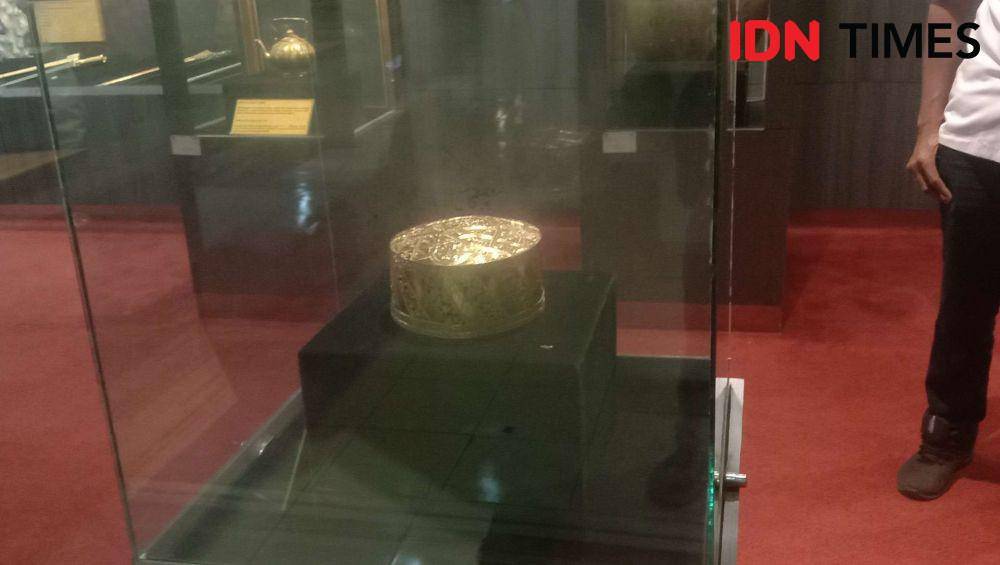Benda bersejarah dipajang di Museum Negeri NTB. (IDN Times/Muhammad Nasir)