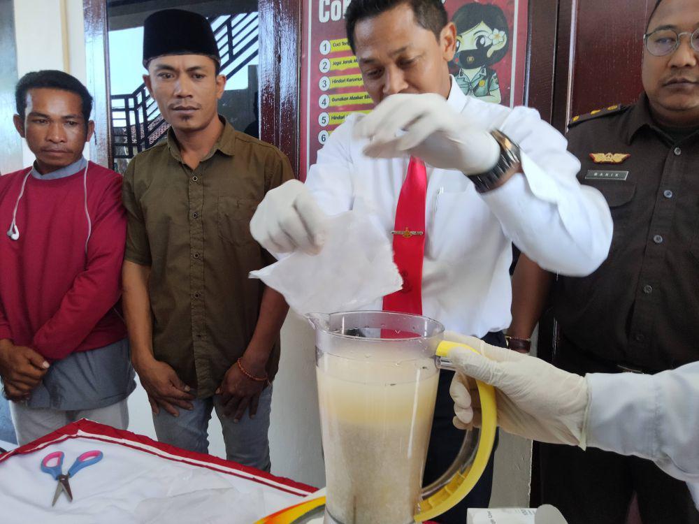 Satresnarkoba Polres Lombok Timur Musnahkan 1,16 Kg Kokain