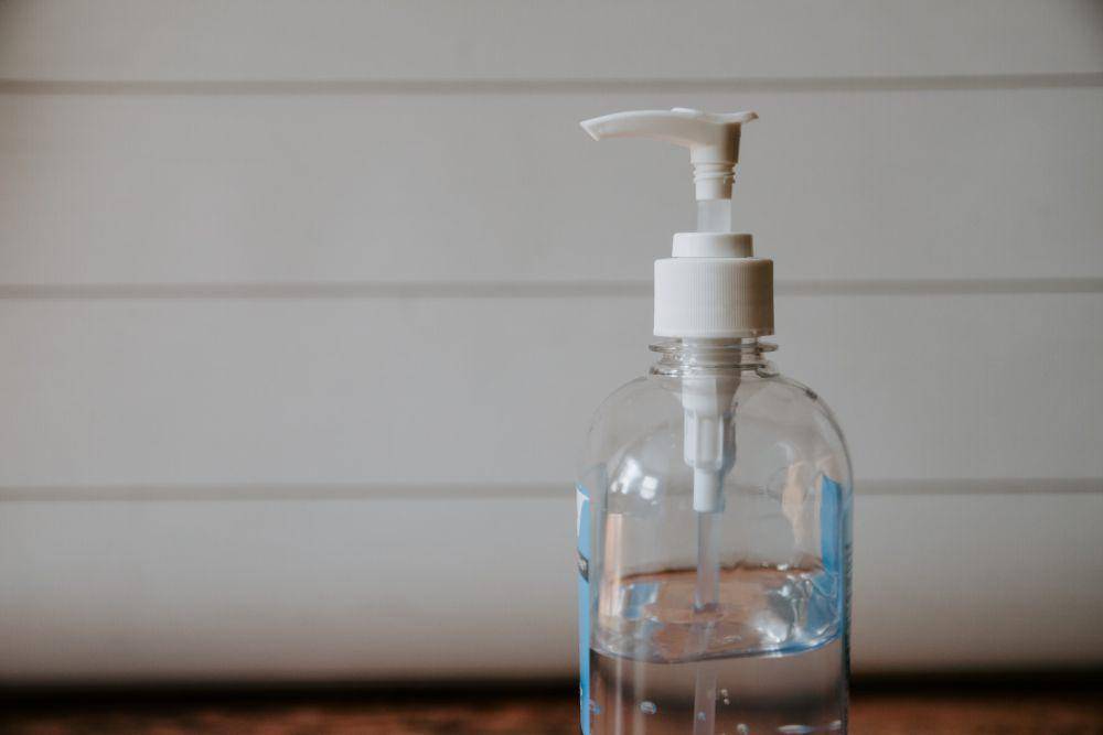 ilustrasi hand sanitizer gel (unsplash.com/Kelly Sikkema)