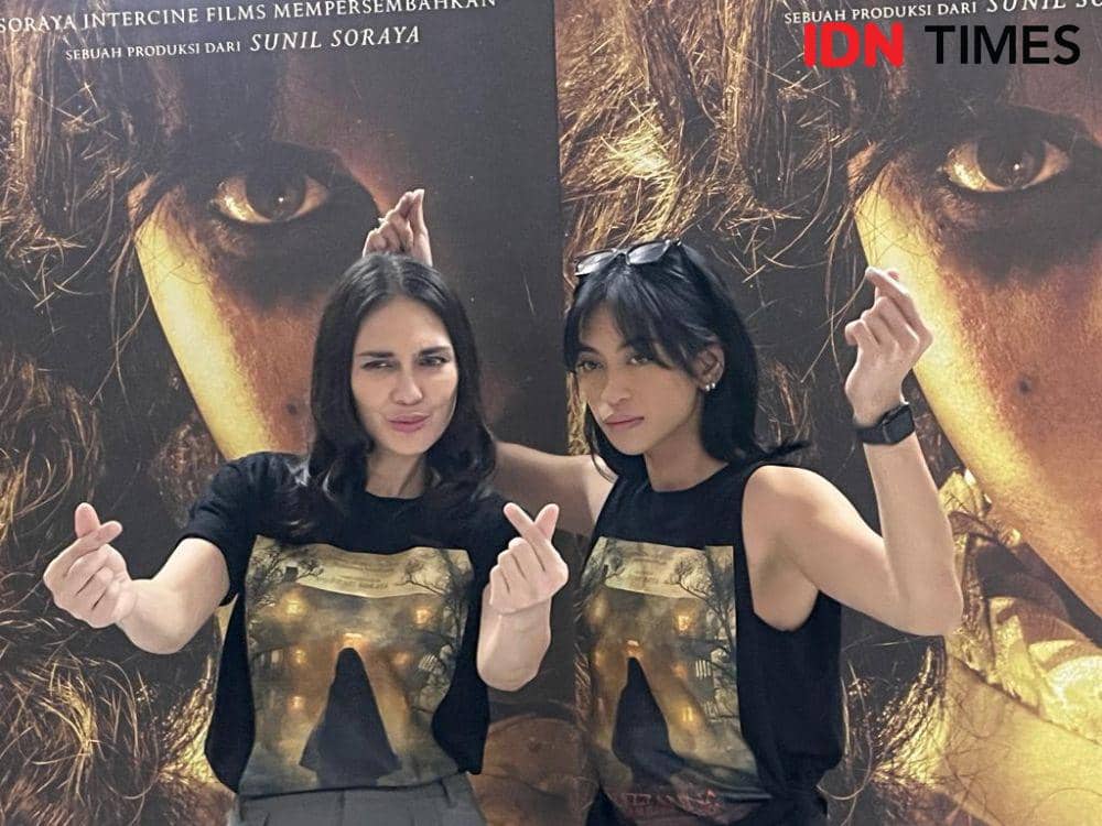 Artis Luna Maya saat promosi film Suzanna: Malam Jumat Kliwon dan syuting film 'Panggonan Wingit' di Kota Semarang. (IDN Times/Anggun Puspitoningrum)