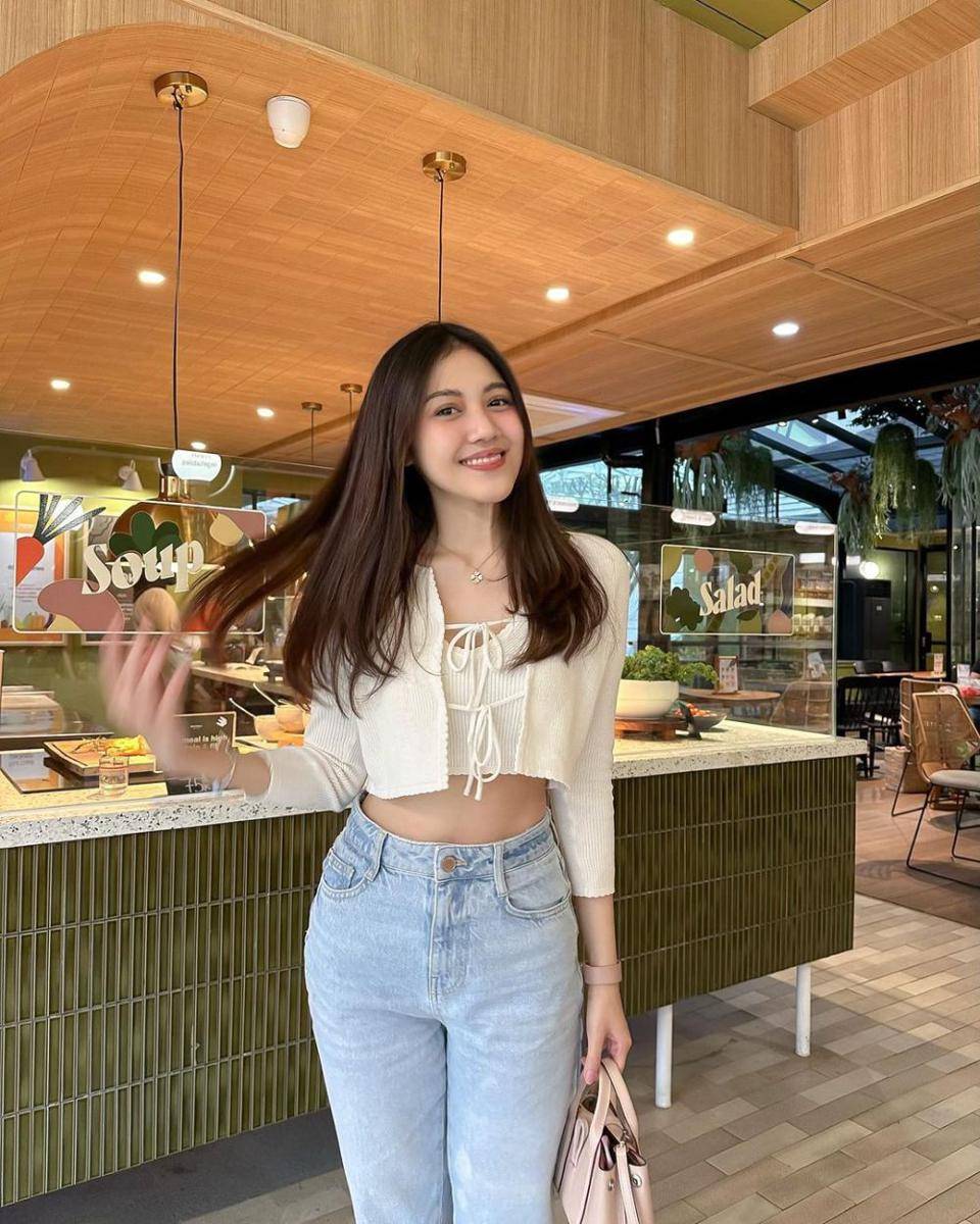 Ide OOTD Kencan ala Shasa Zhania (Instagram.com/shazhaniaa)