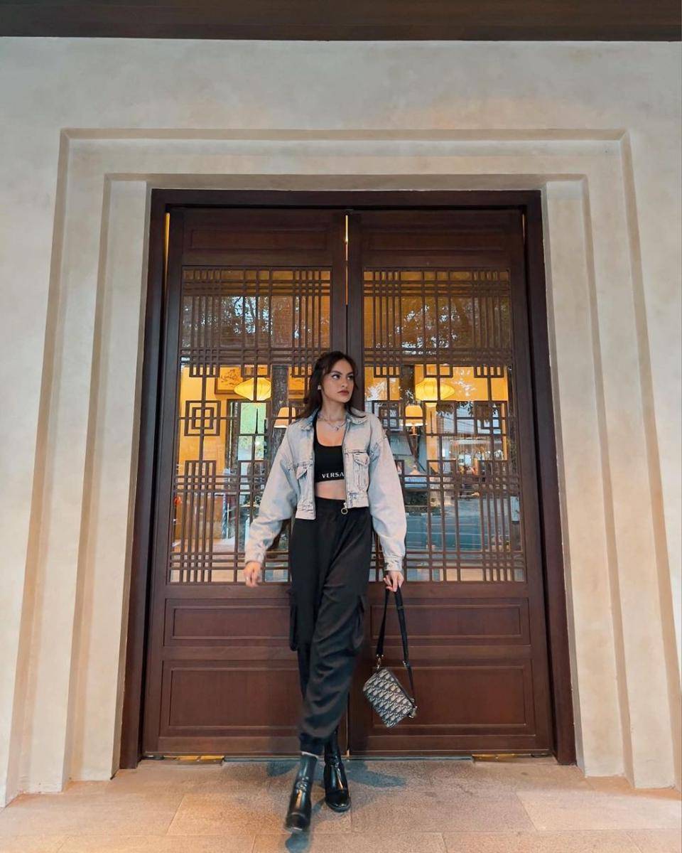 Inspirasi outfit untuk konser Taeyeon 2023 (instagram.com/andirazh)