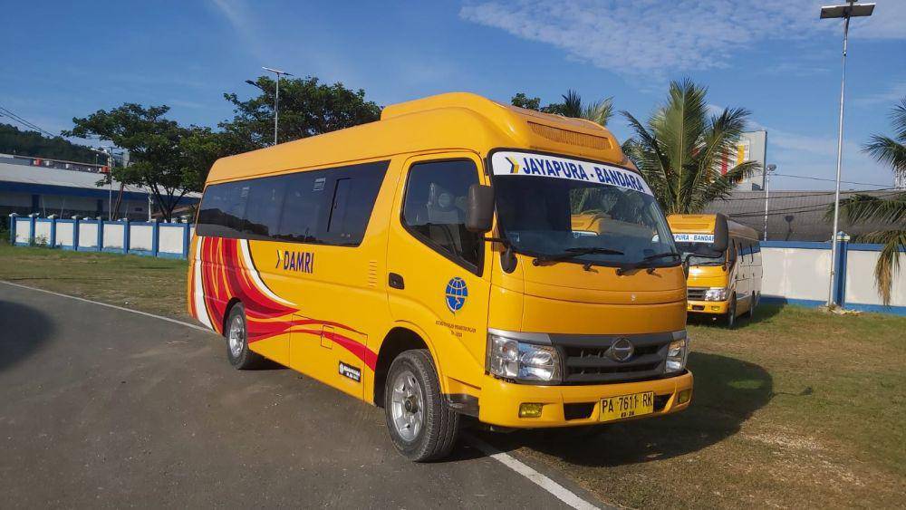 Bus DAMRI rute Bandara Sentani - Jayapura. (dok. DAMRI)