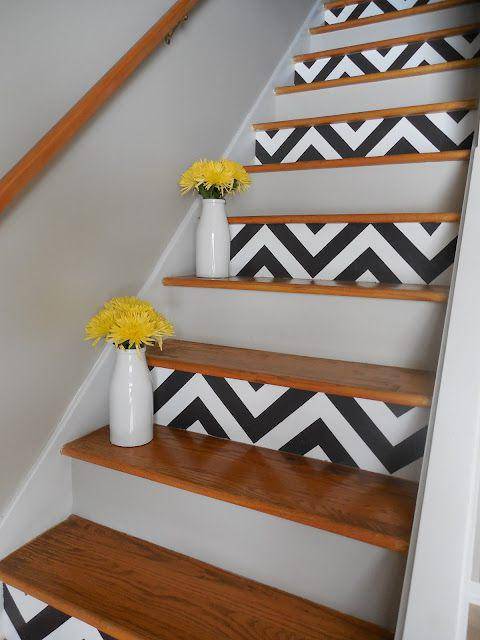 Ilustrasi tangga dilukis motif chevron (amberbdesignstudio.com/Amber)