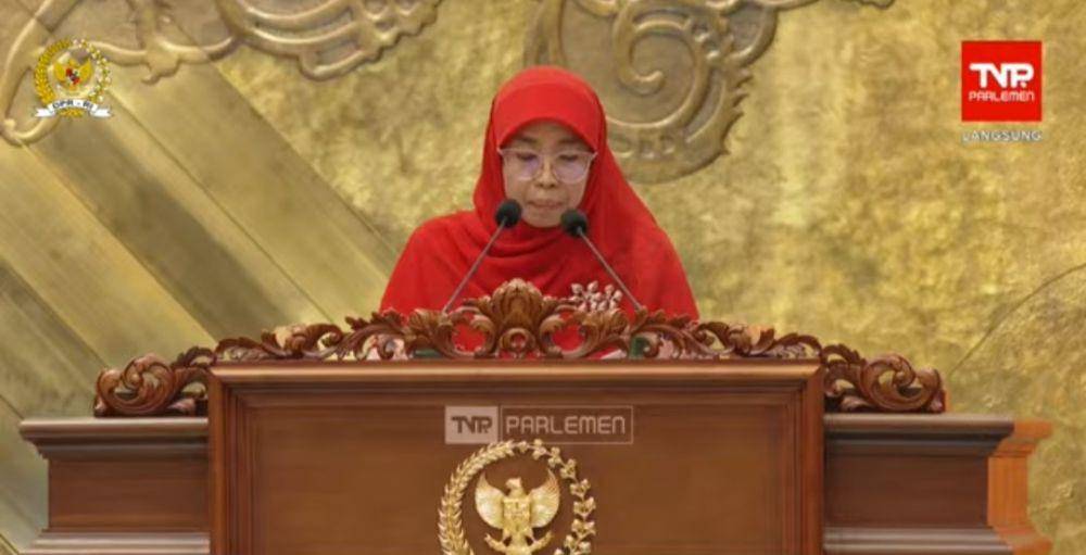 Netty Prasetiyani Aher ketika membacakan pandangan Fraksi Keadilan Sejahtera (PKS) yang menolak pengesahan RUU Kesehatan pada 11 Juli 2023. (Tangkapan layar YouTube DPR)