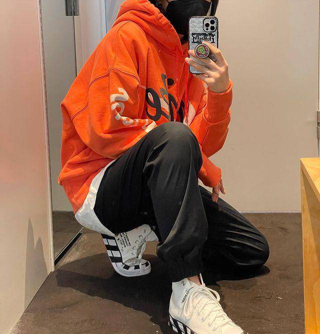 Lee Chung Ah (instagram.com/leechungah)