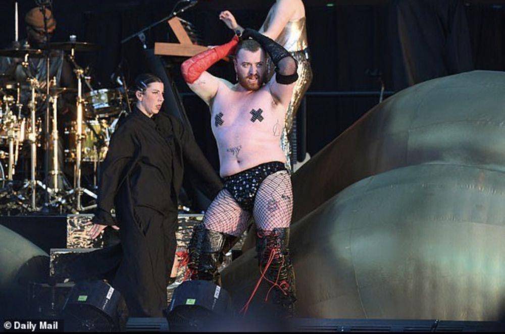 Sam Smith di panggung Mad Cool Festival (Dok. Daily Mail)