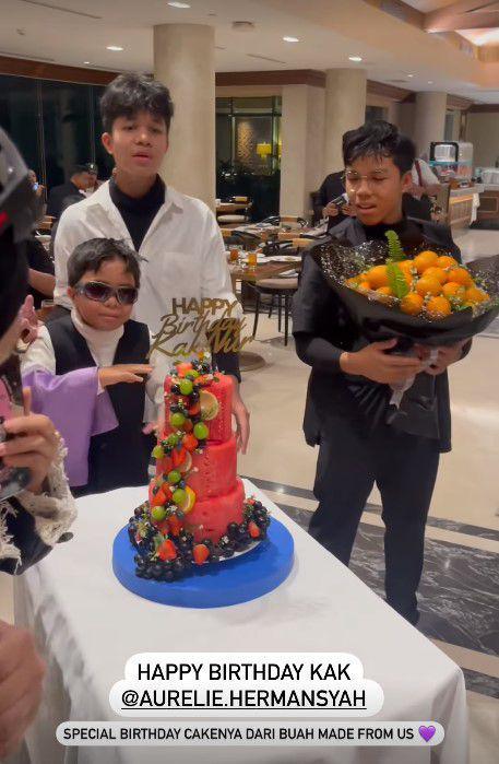 kejutan ulang tahun Aurel (Instagram.com/genhalilintar)