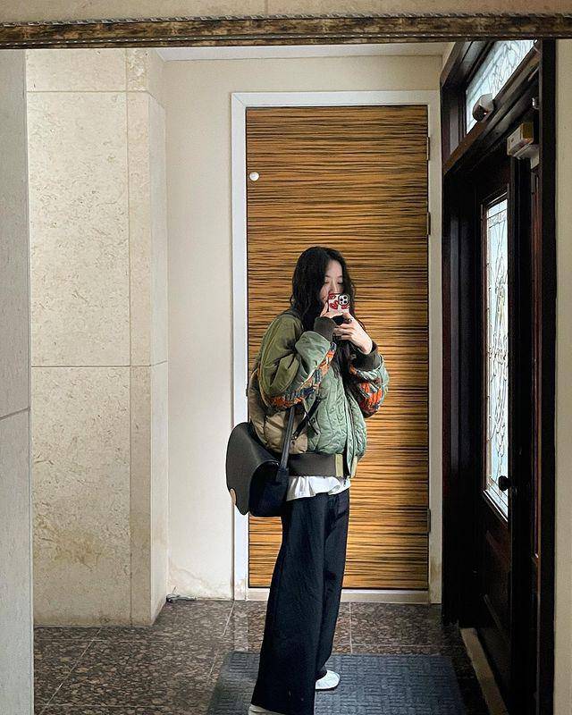 Lee Chung Ah (instagram.com/leechungah)